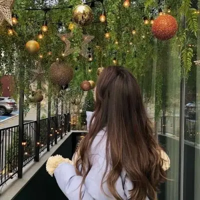 女生背影头像可爱清新2019 我避开人潮安静对你笑