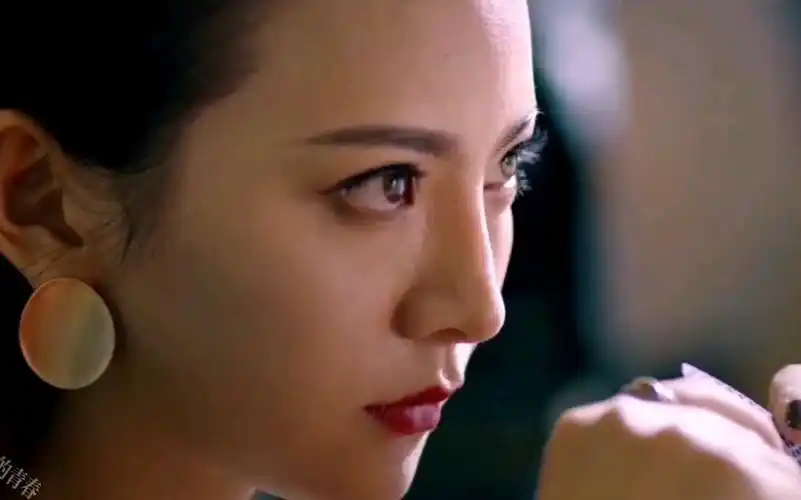 美女这眼神能秒杀一切_哔哩哔哩 (゜-゜)つロ 干杯~-bilibili