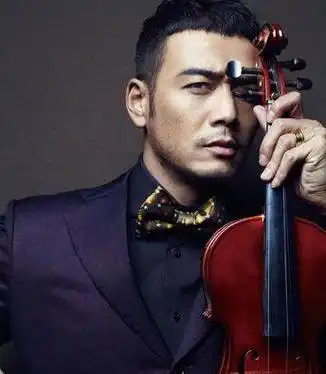 小编今天给大家介绍几款杨烁帅气发型,一起看看吧!