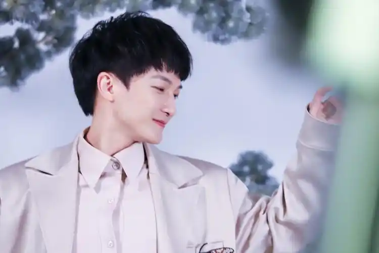 周深神仙开嗓演绎有可能的夜晚晚安曲温柔告白粉丝