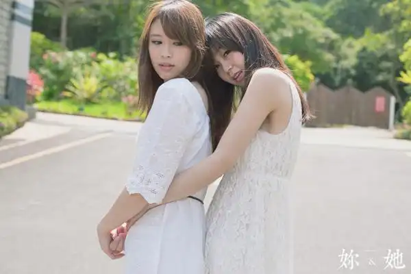 你&她之间:双人模特创作的实战与后期技巧