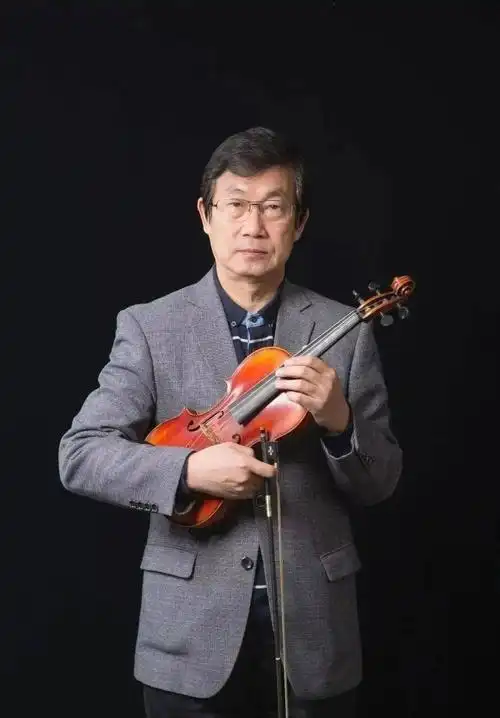 演出曲目1,管弦乐:红旗颂作曲:吕其明2,费加罗的婚礼作曲:博马舍