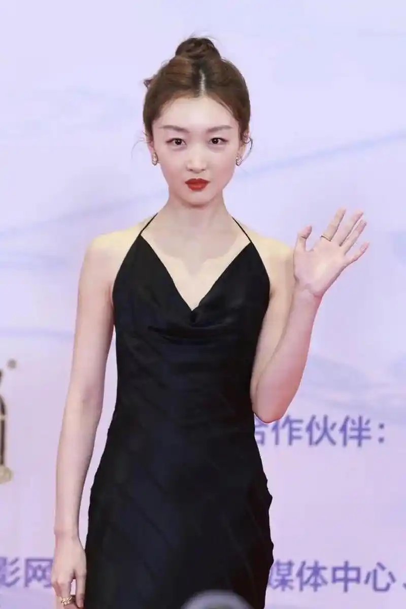 周冬雨88斤的体重太难了!