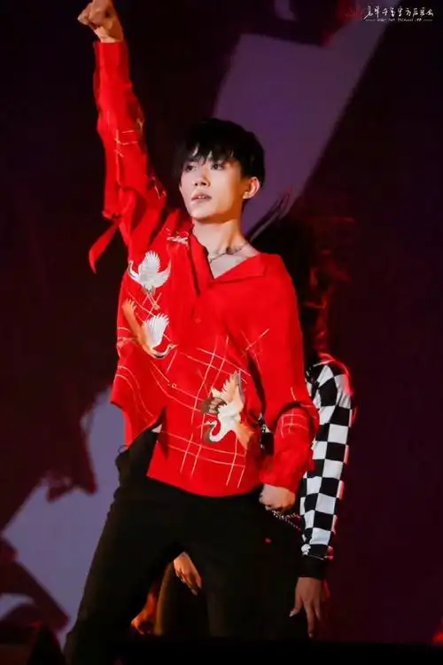 易烊千玺七夕主题大片##四字 易烊千玺 yyqx 四字弟弟