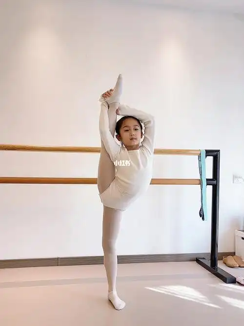 比花开还慢 但每个瞬间都有惊喜#芭蕾女孩  #少儿芭蕾  #芭蕾基本功