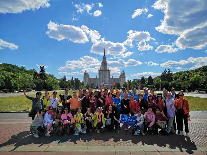 我们旅游团全体合影