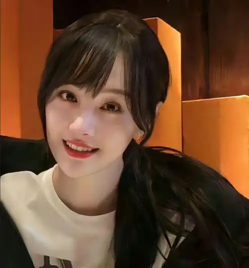 丑闻被封杀3年后,32岁郑爽生日近照曝光?皮肤黝黑身形消瘦?