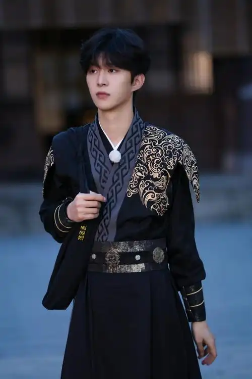 范丞丞超话今晚20:20锁定浙江卫视,和@范丞丞adam0616一起进入#奔跑吧