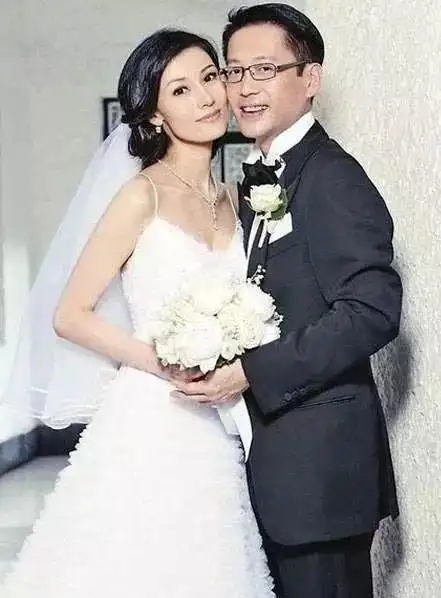 李嘉欣,徐金恒何超琼喜欢杨受成的儿子杨其龙(他被何鸿燊认为是不