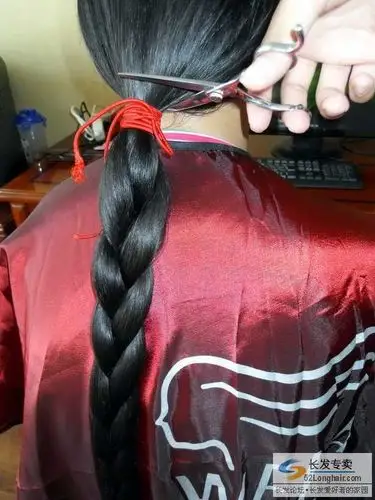 一刀剪下小妹子的长辫子来来往往17534