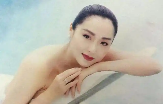 失婚女人恬妞:1婚被骗,2婚遭万梓良弃,洞房夜里得知对方已婚