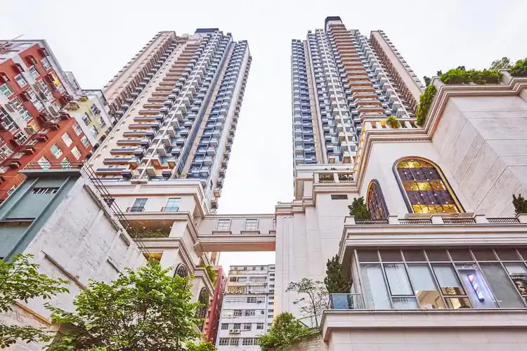 御峰海景1房户597万易主 业主减价13万元即获区内客承接 | 香港置业