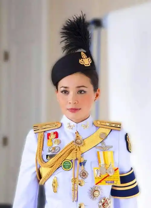 泰国王后苏提达能否笑到最后?