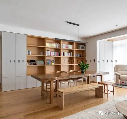 客厅满墙书柜营造书香之家