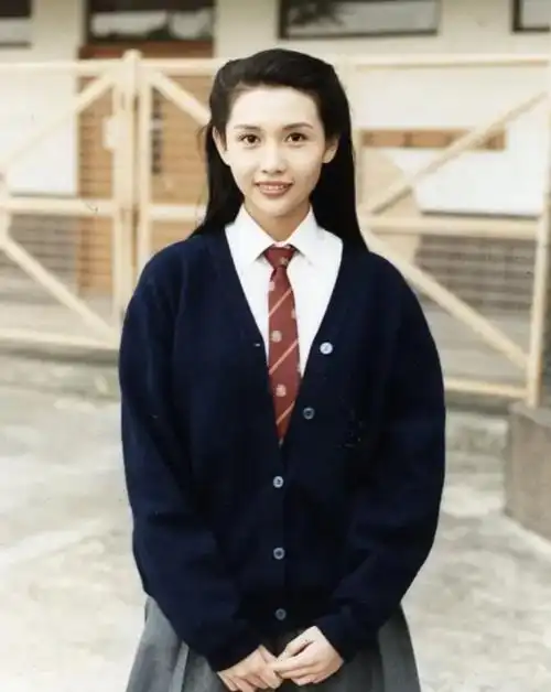 回顾邱淑贞隐秘情史,16岁痴恋豪门一朝情断,15年爱够4个隐形大佬