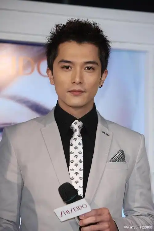 会有人不喜欢邱泽?38岁的他仍然有一张少年脸,演技颜值他都在线