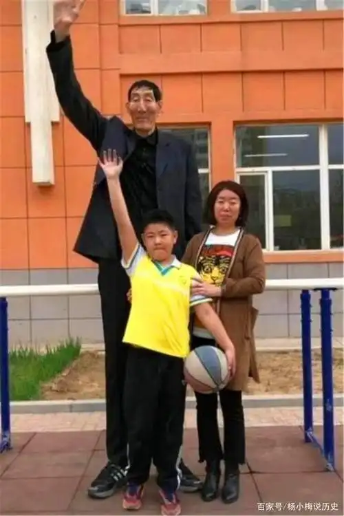 中国巨人鲍喜顺,身高2米36,儿子10岁身高1米6,妻子还想要二胎