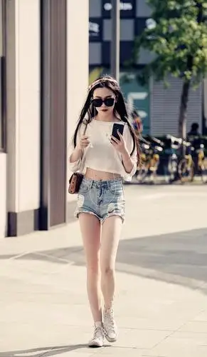 拒绝回答胖瘦这么敏感的话题 微胖 太瘦的女生,评价的是身材真好,微胖