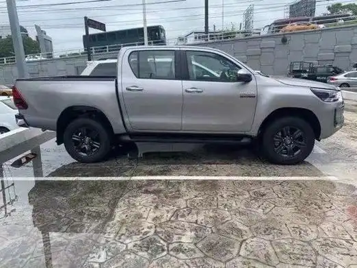 2022款丰田海拉克斯柴油皮卡降10万直销