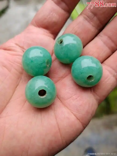 清代琉璃朝珠4颗一套直径2厘米
