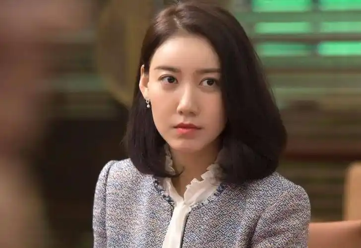 电视剧里陈数将职场女精英演绎得十分完美,在一套套西服和职业装之间