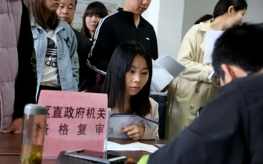 公务员"差额政审"来了,考第一也会淘汰,未来可能成为常态