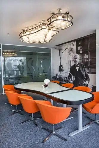 经典现代风格小型会议室布置