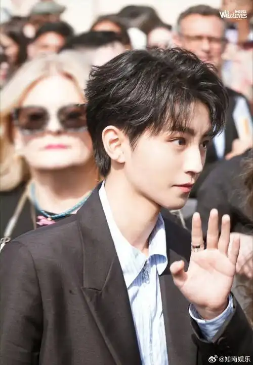 王俊凯将出席2024巴黎时装周##王俊凯今年首个海外行程
