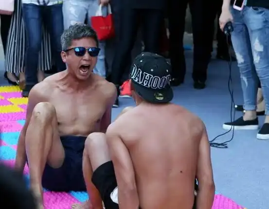 图邓超腹肌图片展英姿郝蕾前男友摘冠金爵奖