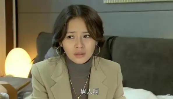 电视剧《门第》中涉及到一些比较复杂的人际关系,就好比说罗小贝和马