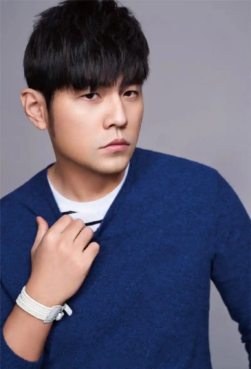 周杰伦最新代言海澜之家帅气写真图