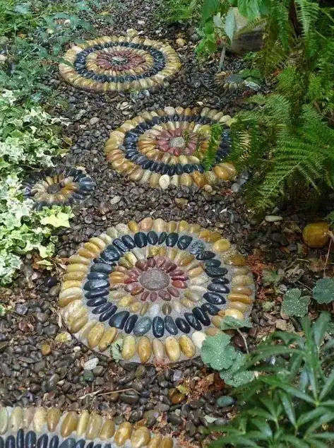 院子里的鹅卵石这样铺,艺术感超强! - 知乎