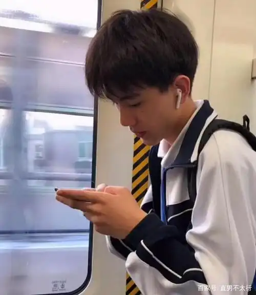 小鲜肉帅哥系列,你们喜欢这种"小奶狗"类型的男孩子吗?