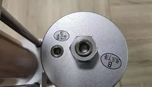 增压缸的注油孔介绍