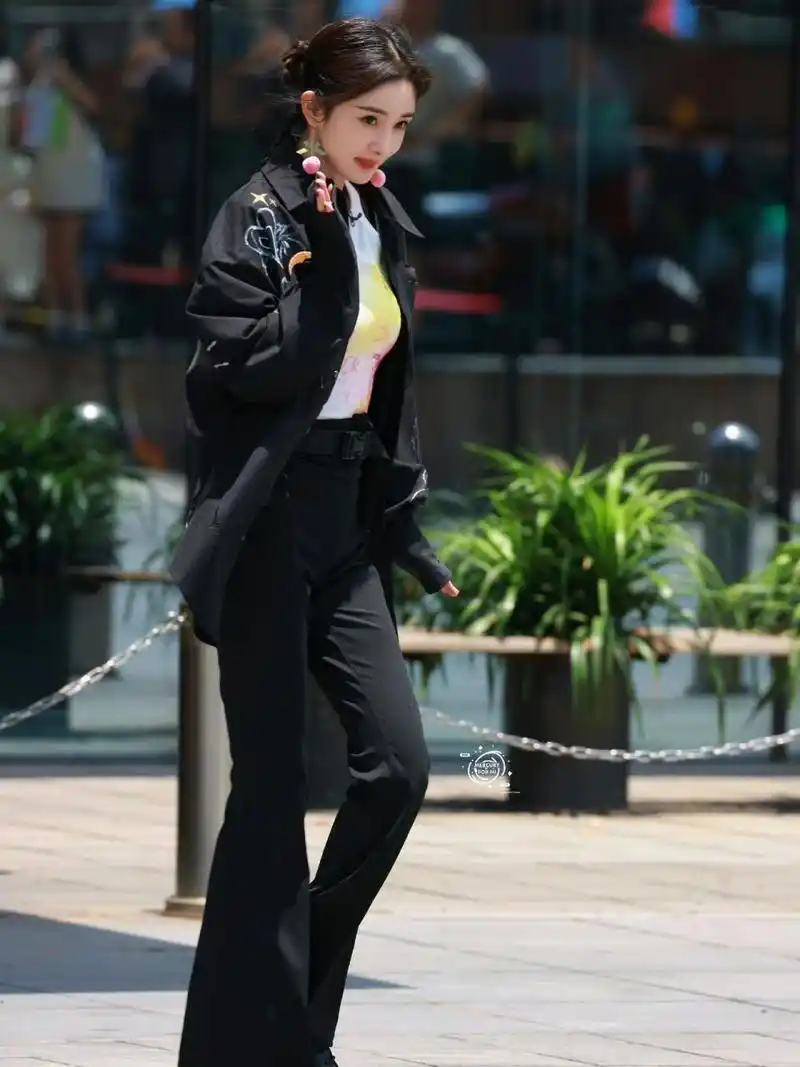 杨幂这大长腿这身材,慕了!