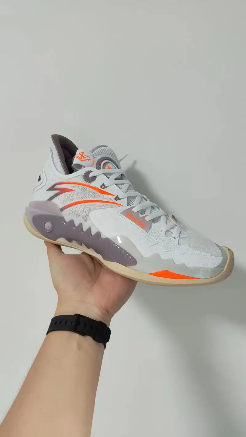 安踏狂潮5.#实战篮球鞋 #球鞋测评 #抖音球鞋测评  #鞋 - 抖音