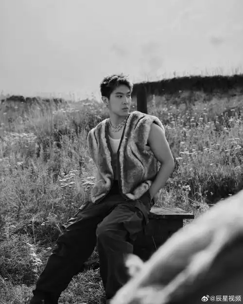 这一次马伯骞骑马a感,这一次和马同框的照片真的好有诱惑感!