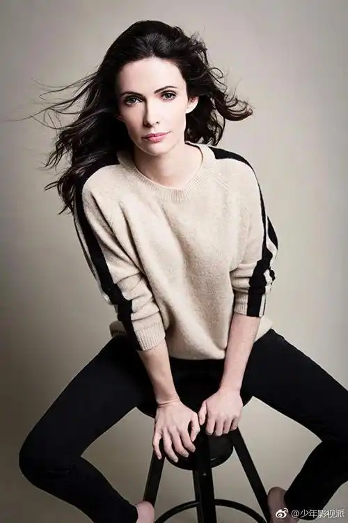 来自《格林》的elizabeth tulloch(朱丽叶的饰演者)将在今年的  交