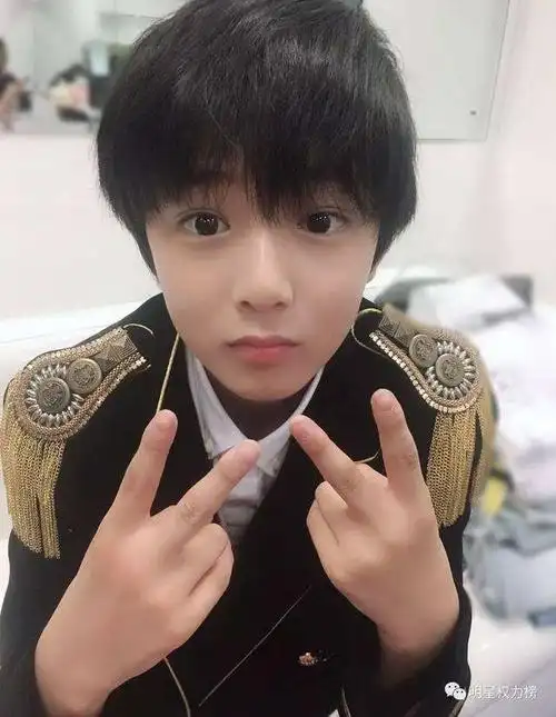 tf家族练习生首次登上快本这么多帅气可爱的小朋友里人气最高的竟然是