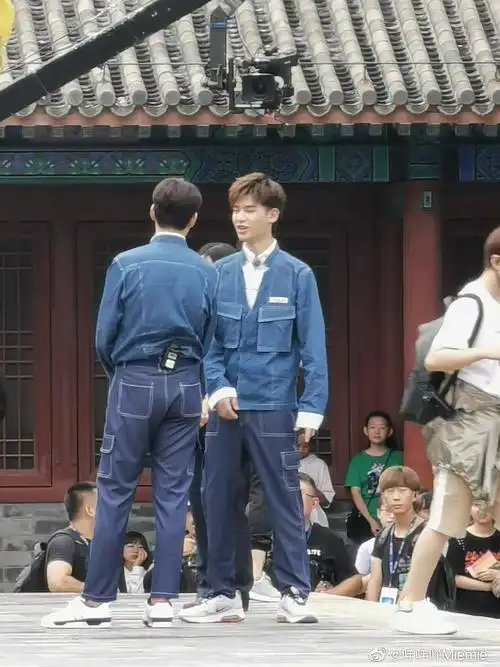 黄明昊身高也是假的