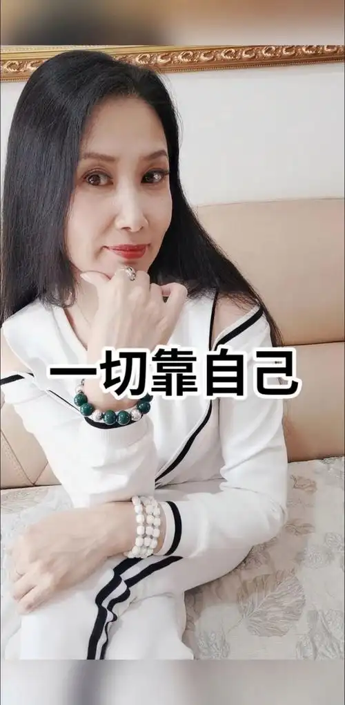 一切靠自己 人前笑  是因为人前哭不起 人后哭  是因为人后没人在意