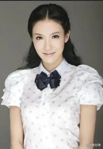 王黎雯的穿搭风格各异,却和谐统一,她的每一次穿搭,都充分展现了自己