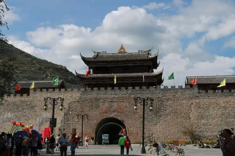 却没有带走松潘古城的传统和文化,反而沉淀下一段厚重的历史,让人回味