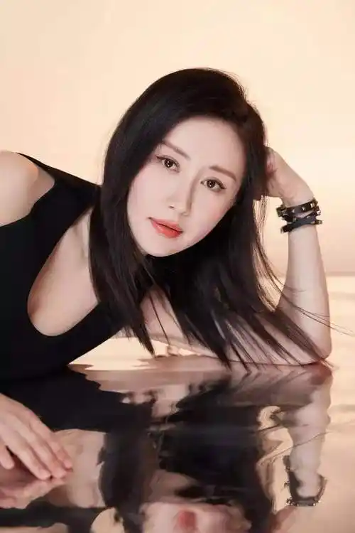 原创童年女神舒畅写真美图丰满性感令人难以忘怀