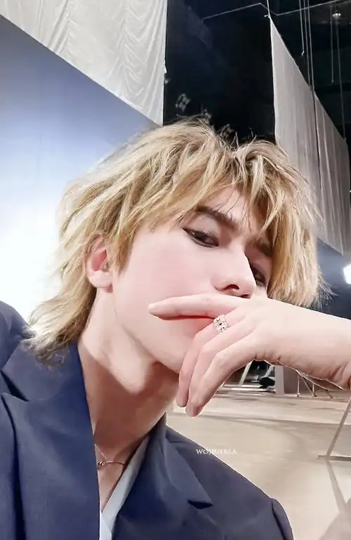 大哥自拍角度拿捏0599#蔡徐坤