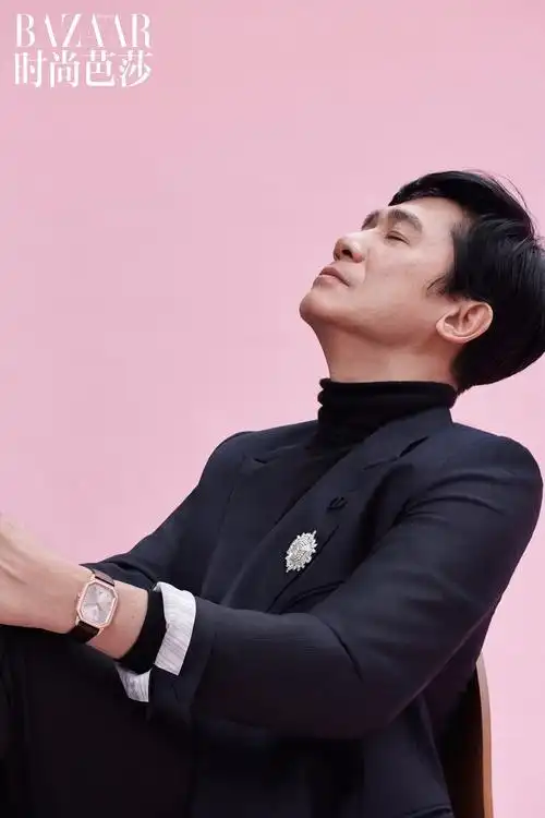 梁朝伟黑白生活感大片释出成熟中透露孩童般天真