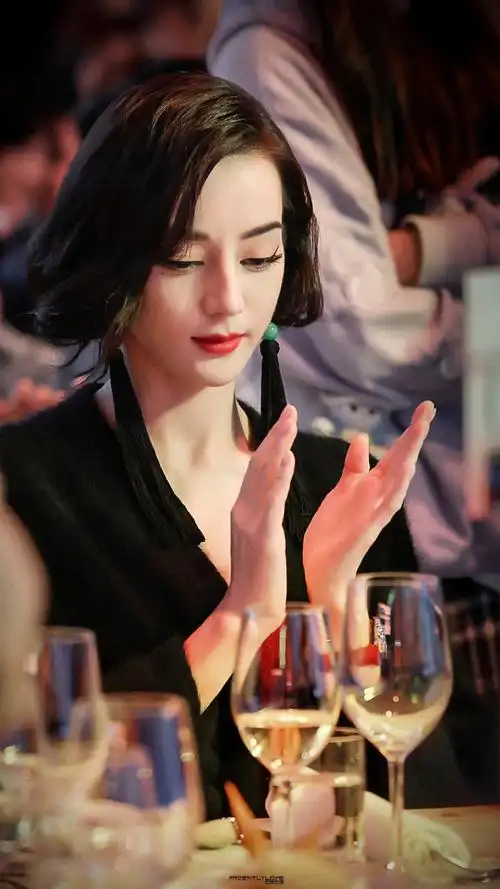 迪丽热巴民国风造型