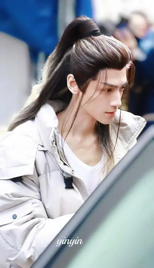 240218罗云熙古装造型惊艳亮相网友仙气飘飘古装天花板