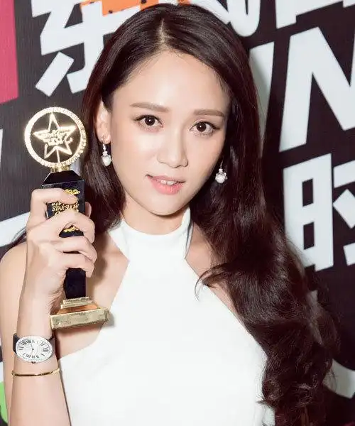 陈乔恩百变发型超养眼 你梳也能美美哒