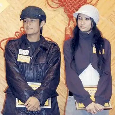 余文乐   黄伊汶